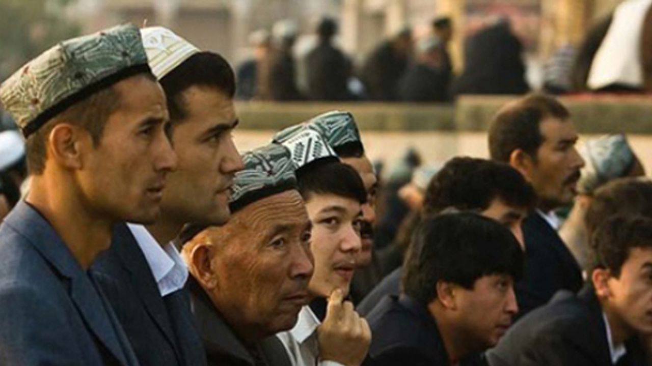 Uygur Türklerinin evine Çinli casus yerleştirildi