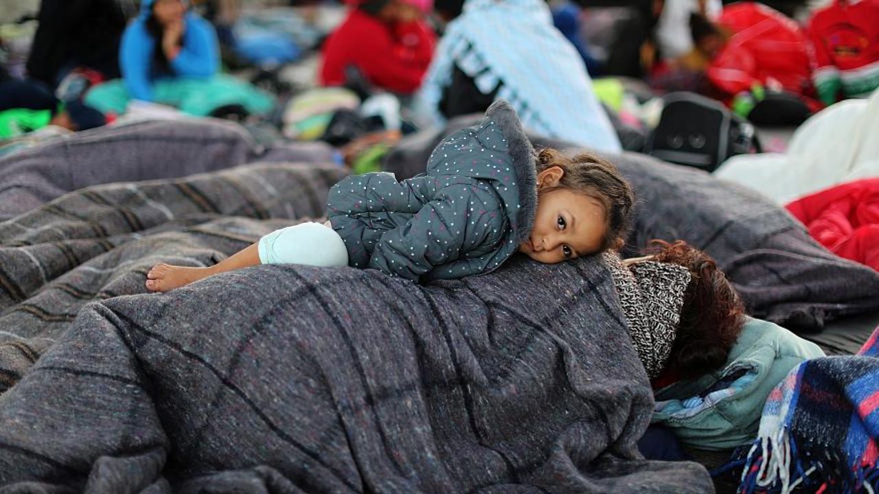 Gözaltına alınan 7 yaşındaki göçmen kız çocuğu öldü