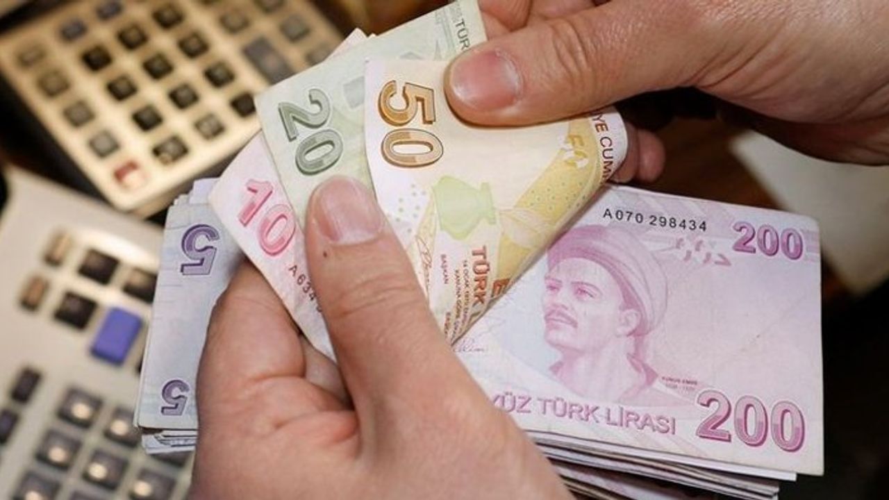 Türkiye'de asgari ücret 2 bin 20 lira oldu