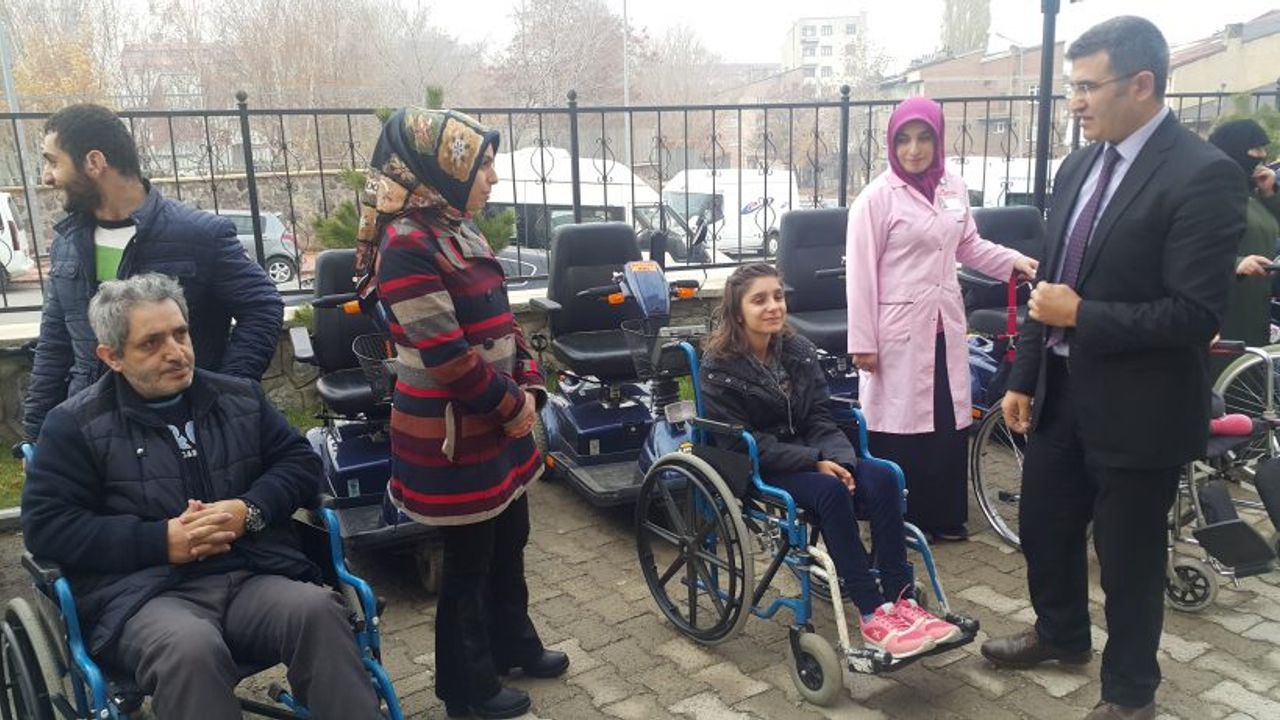 Hollanda'daki Türkler'den Erzurum'a 40 tane akülü araç