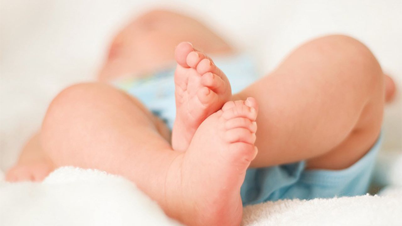 Hollanda'da kreşte büyükanneye yanlış bebek verildi