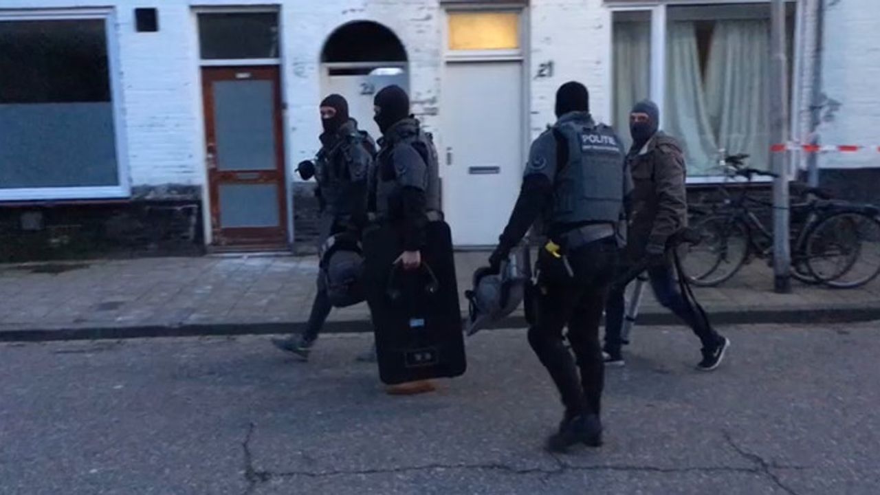Hollanda'da sabah öldürülen Türk iş adamının eski ortağına polis baskını