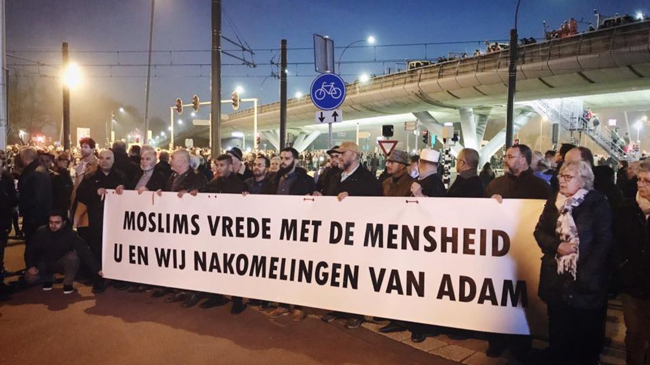 Hollanda'da 16 bin kişinin katıldığı sessiz yürüyüş