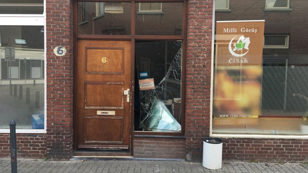Hollanda'da Milli Görüş Tilburg Camisi'ne saldırı
