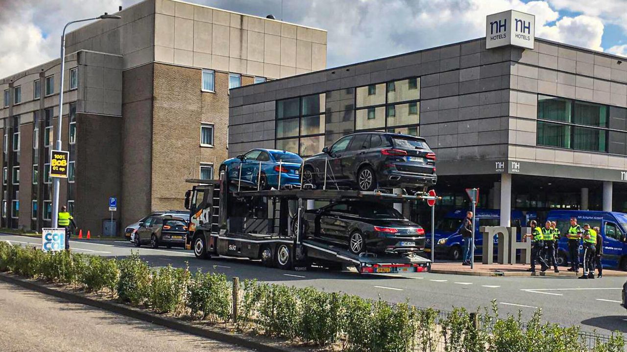 Hollanda'da polis, düğün konvoyundaki araçlara el koydu
