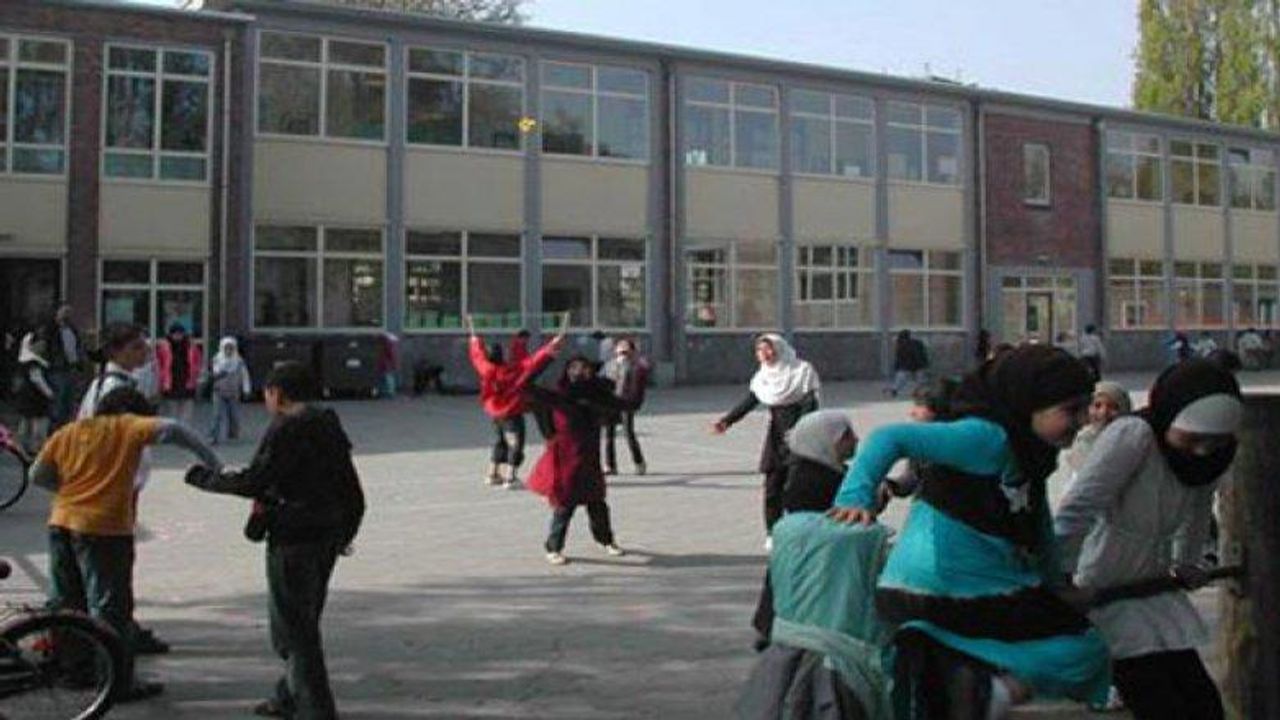 Hollandalıların yüzde 70'i İslam okullarına karşı