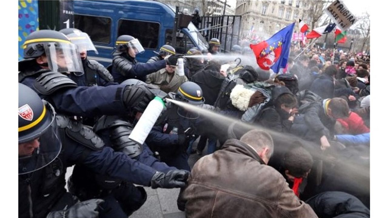 Fransa'da hükümete 1 hafta süre verildi: Ülke daha çok kaosa girer