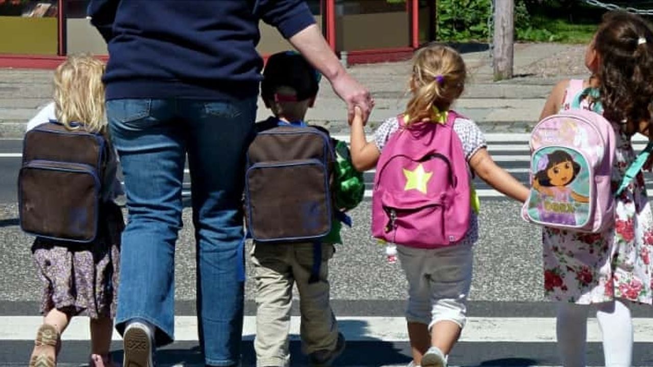 Hollanda'da yoksulluk içinde yetişen çocuklar okulda daha başarısız
