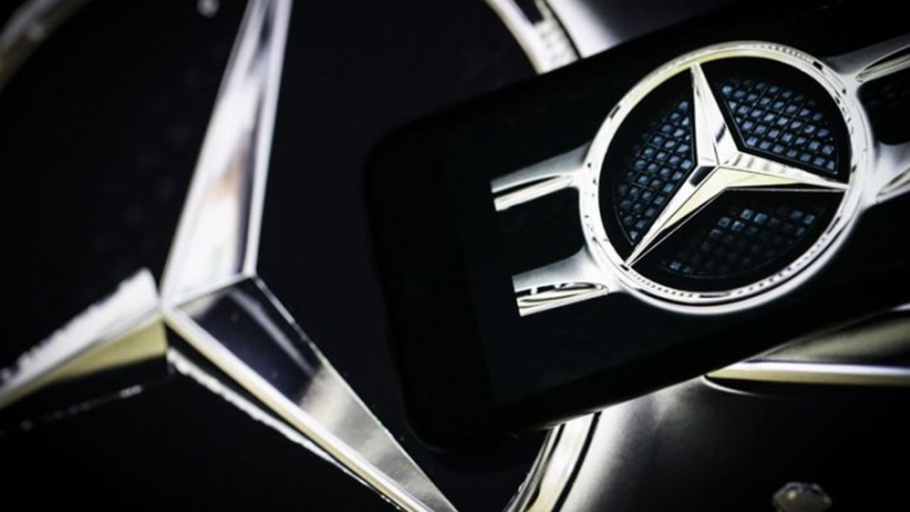 Mercedes dünya liderliğini korudu