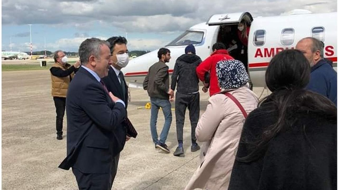 Hollanda’da tedavisine son verilen Türk genci ambulans uçak ile Türkiye’ye götürüldü
