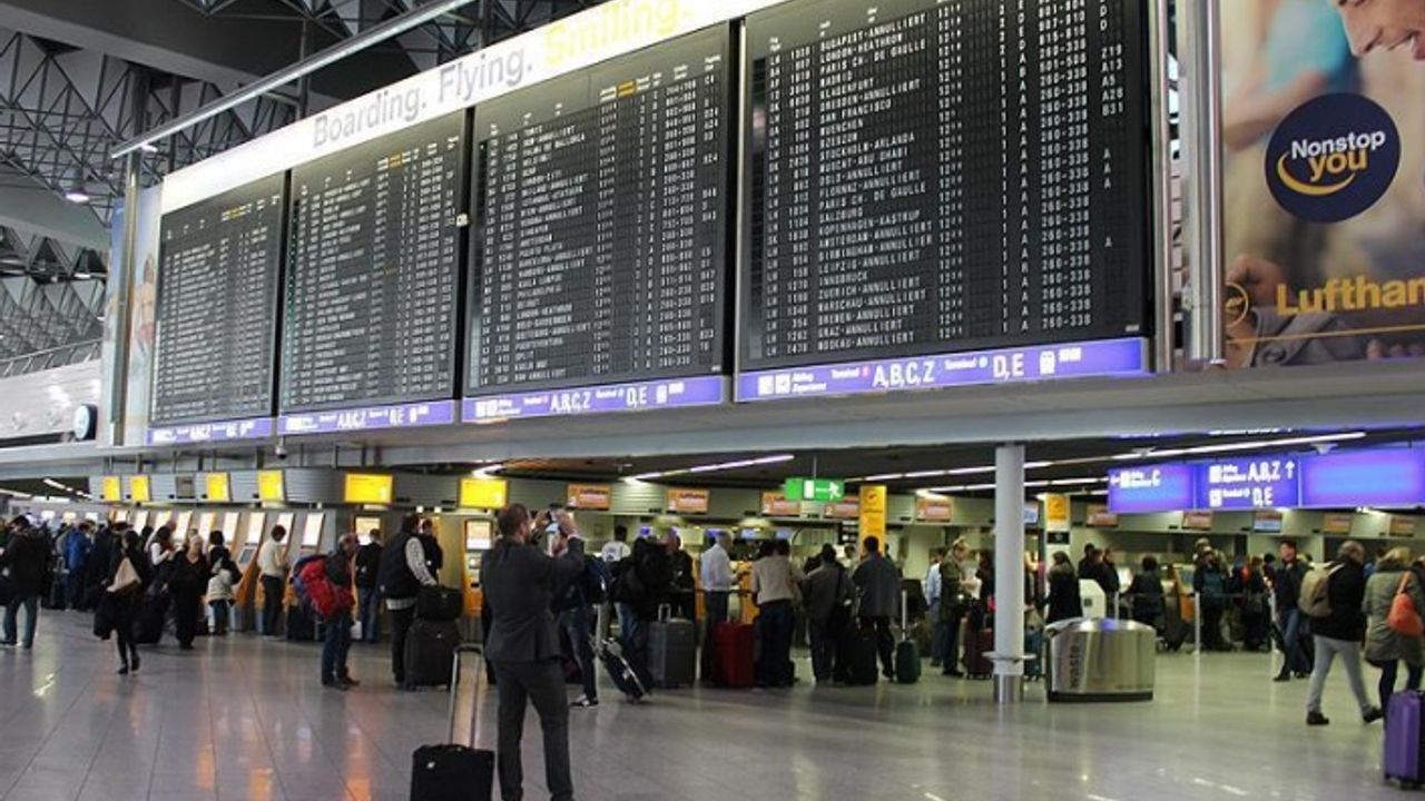 Almanya'da havalimanlarında korona testi zorunlu olacak