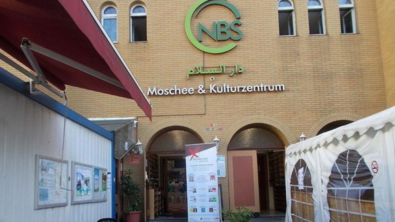 Almanya’da bir camiye daha polis baskını yapıldı