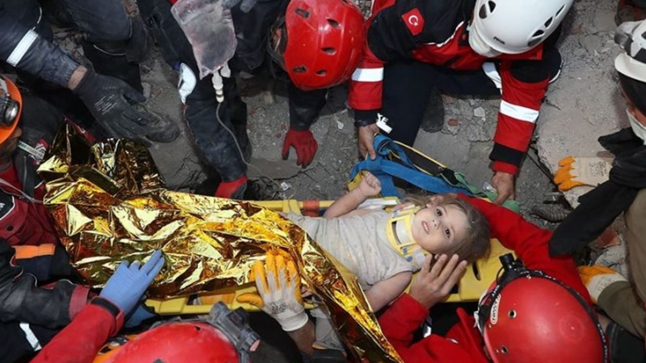 İzmir depreminde yeni bir mucize: 91 saat sonra Ayda bebek enkazdan çıkarıldı