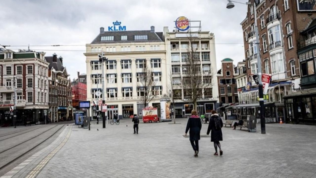 Hollanda'da sokağa çıkma yasağı meclis onayından sonra başlayacak