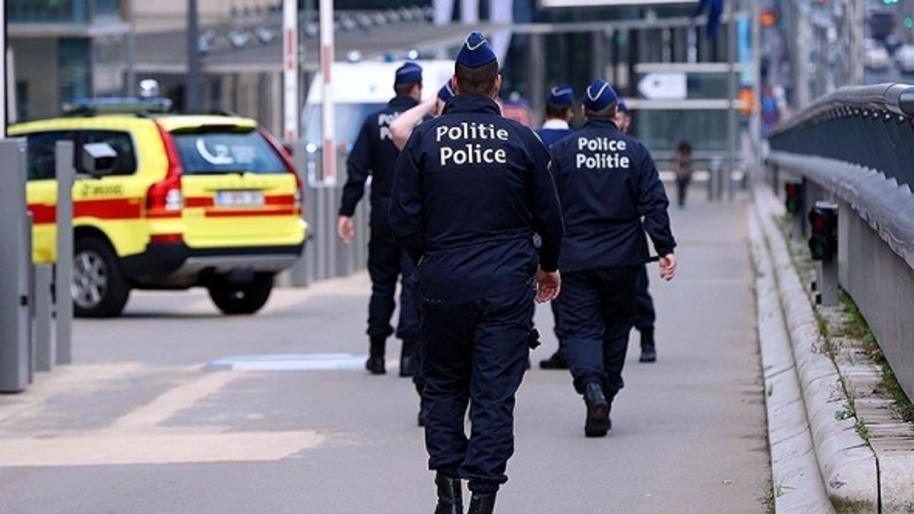 Belçika'da polisin öldürdüğü 2 yaşındaki mülteci çocuğun ailesine kalıcı oturum verildi