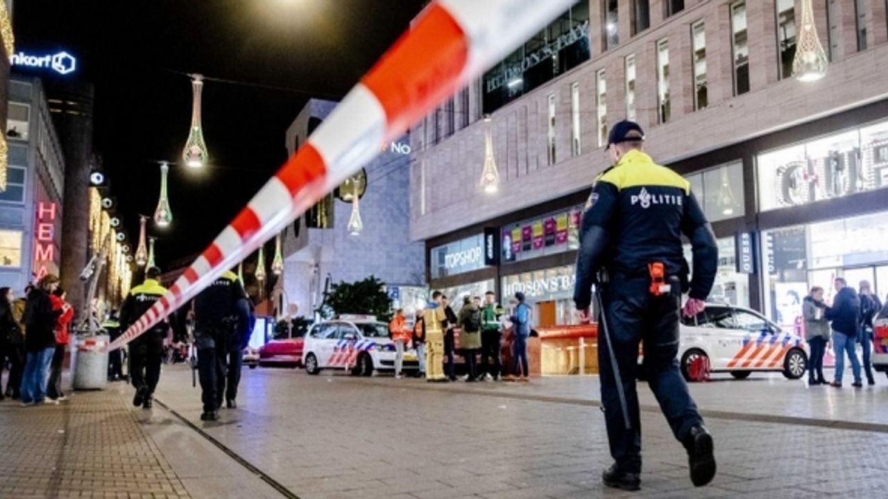 Hollanda'da mahkeme, sokağa çıkma yasağının iptal edilmesine karar verdi