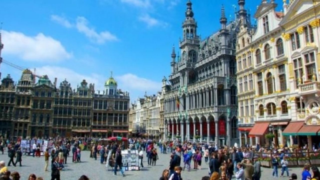 Belçika'da kadın tacizini önlemek için sivil polisler sokağa çıkıyor