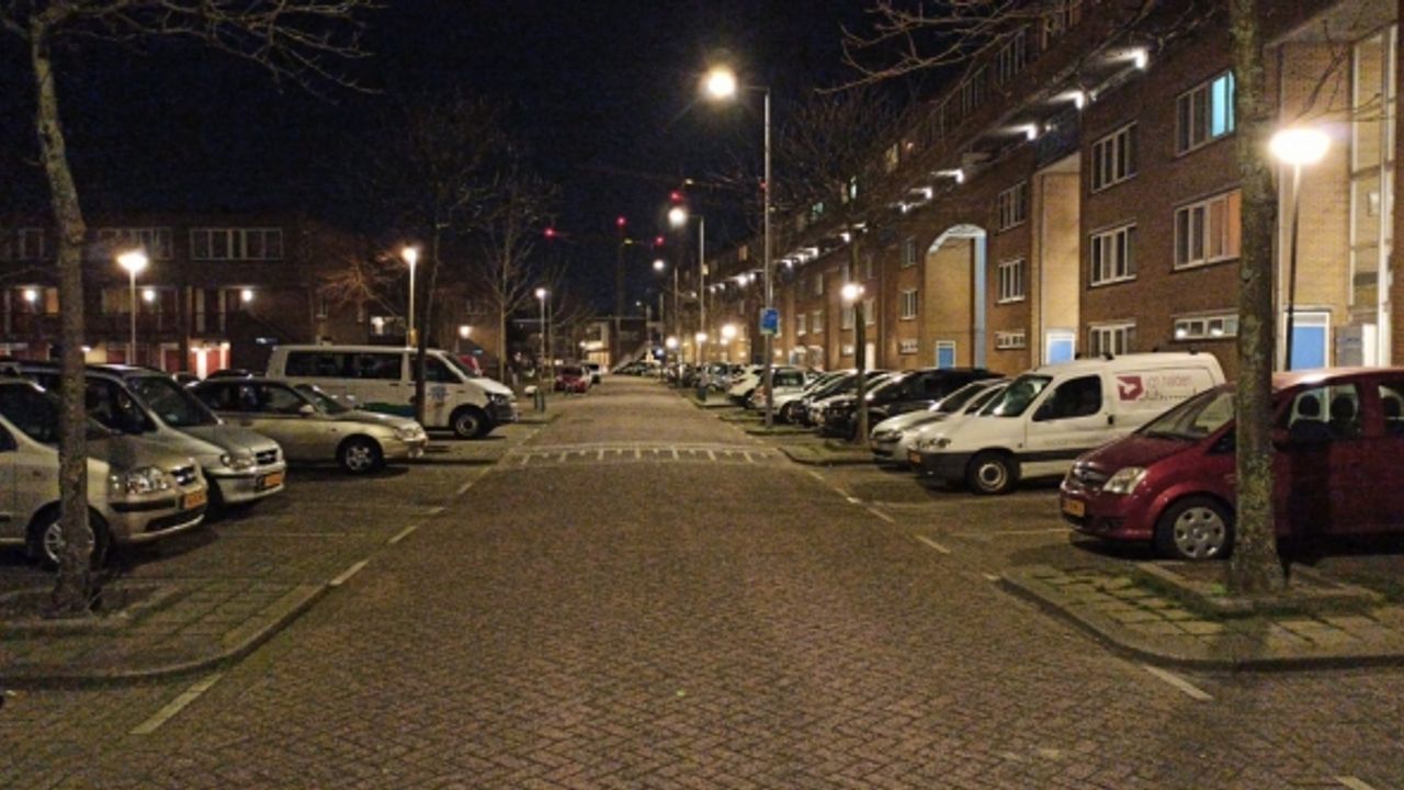 Hollanda'da sokağa çıkma yasağının saati değişiyor