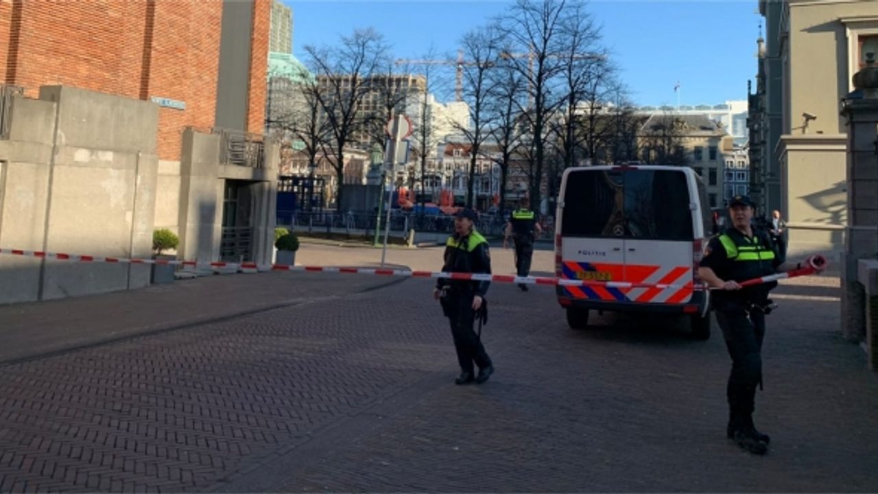 Hollanda'da Temsilciler Meclisi bomba ihbarı nedeniyle boşaltıldı