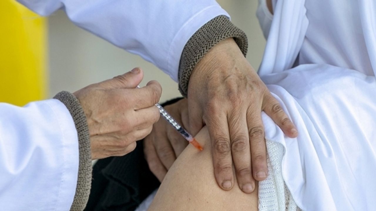 Hollanda'da Kovid-19 aşısı yaptıranların sayısı 7 milyonu geçti