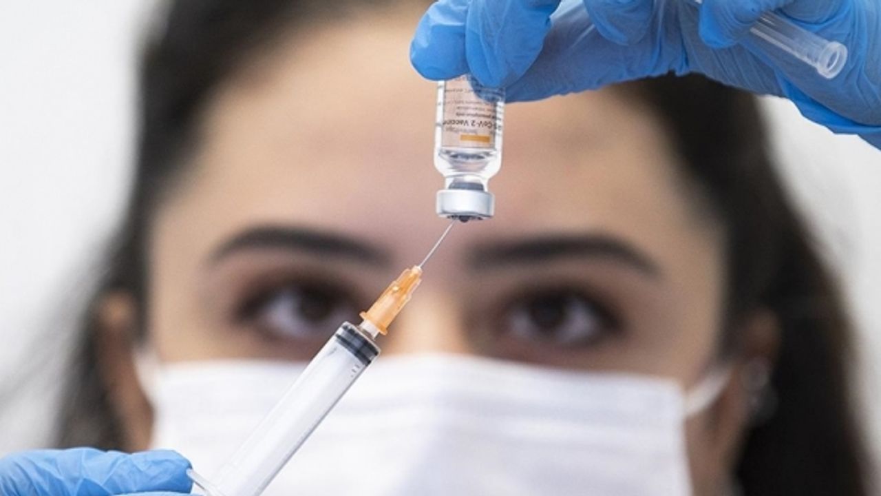 Hollanda'da 48 ve 49 yaşında olan vatandaşlar bugünden itibaren aşı randevusu alabilir