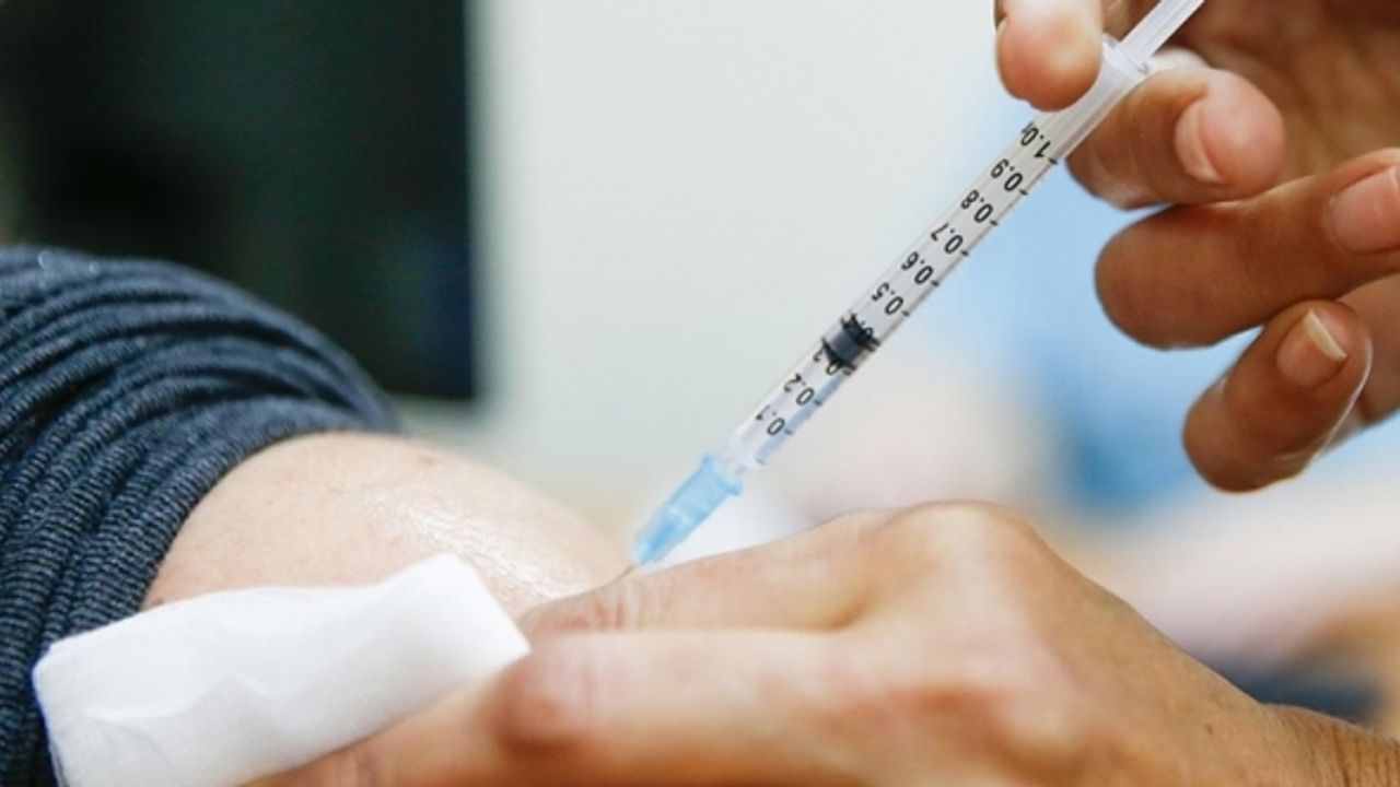 Hollanda'da 57 ve 58 yaşında olan kişiler intternetten aşı randevusu alabilir