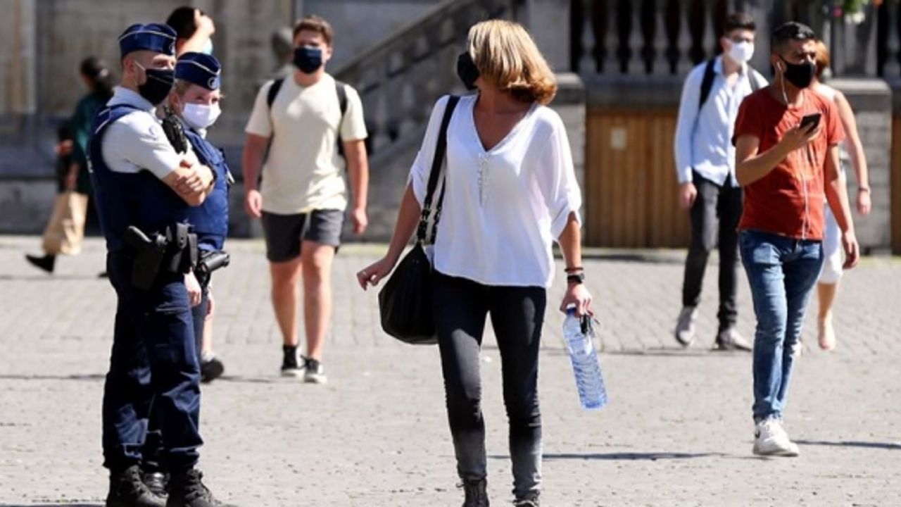Brüksel'de açık havada maske takma zorunluluğu kalkıyor