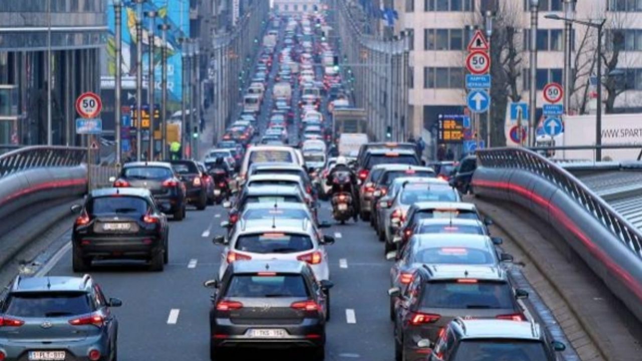 Brüksel'e 2035'ten itibaren benzinli ve LPG'li araçların girmesi yasaklandı
