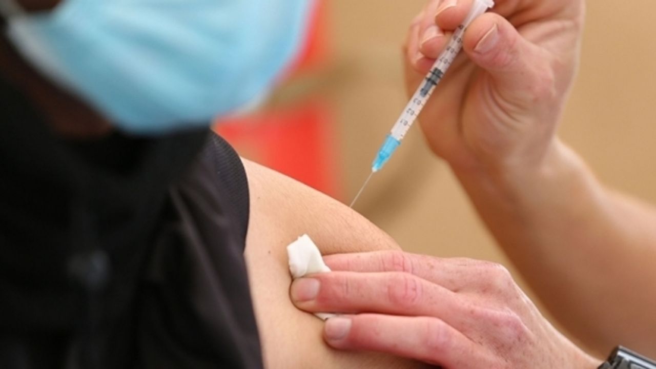 Hollanda'da 30 ve 31 yaşında olan vatandaşlar internetten aşı randevusu alabilir