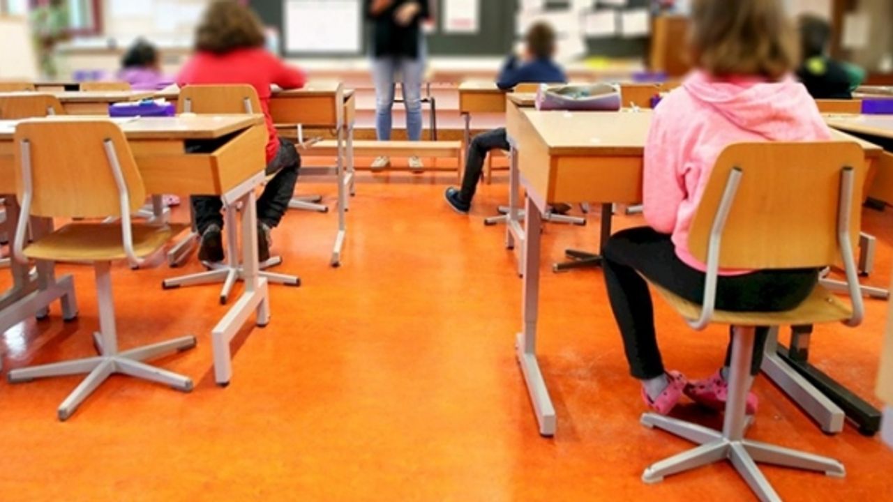 Hollanda Salgın Yönetim Ekibi (OMT): Bir öğrencinin testinin pozitif çıkması halinde tüm sınıf eve gönderilmesin