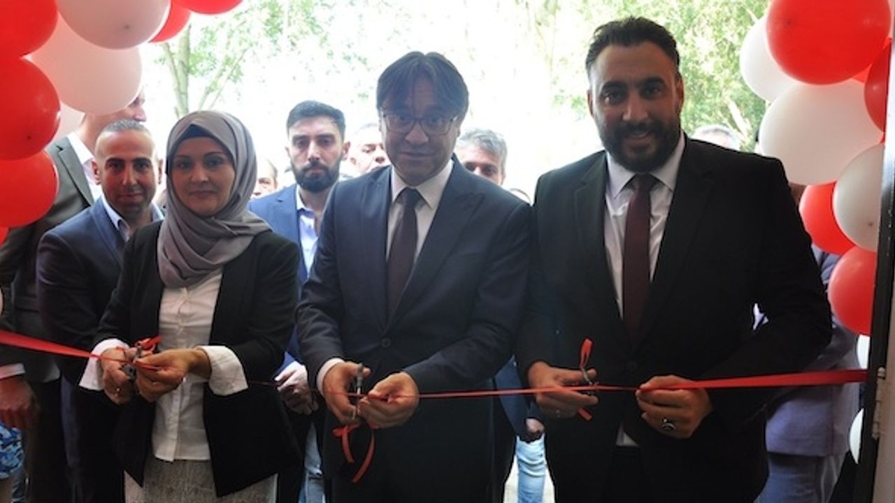 Hollanda'da Almelo Türk Kültür Merkezi kapılarını açtı