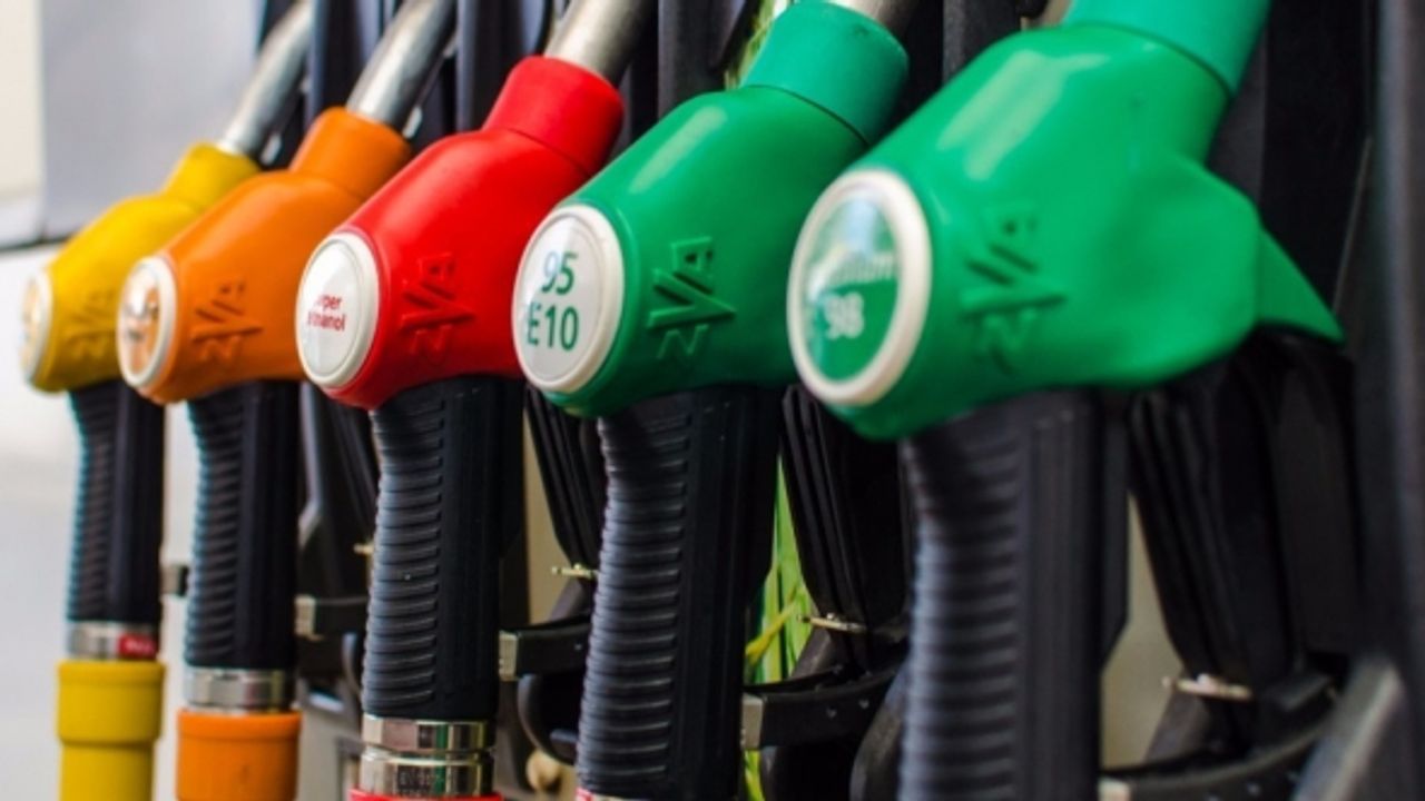 Hollanda'da bir litre benzin fiyatı 2 euro'yu geçti