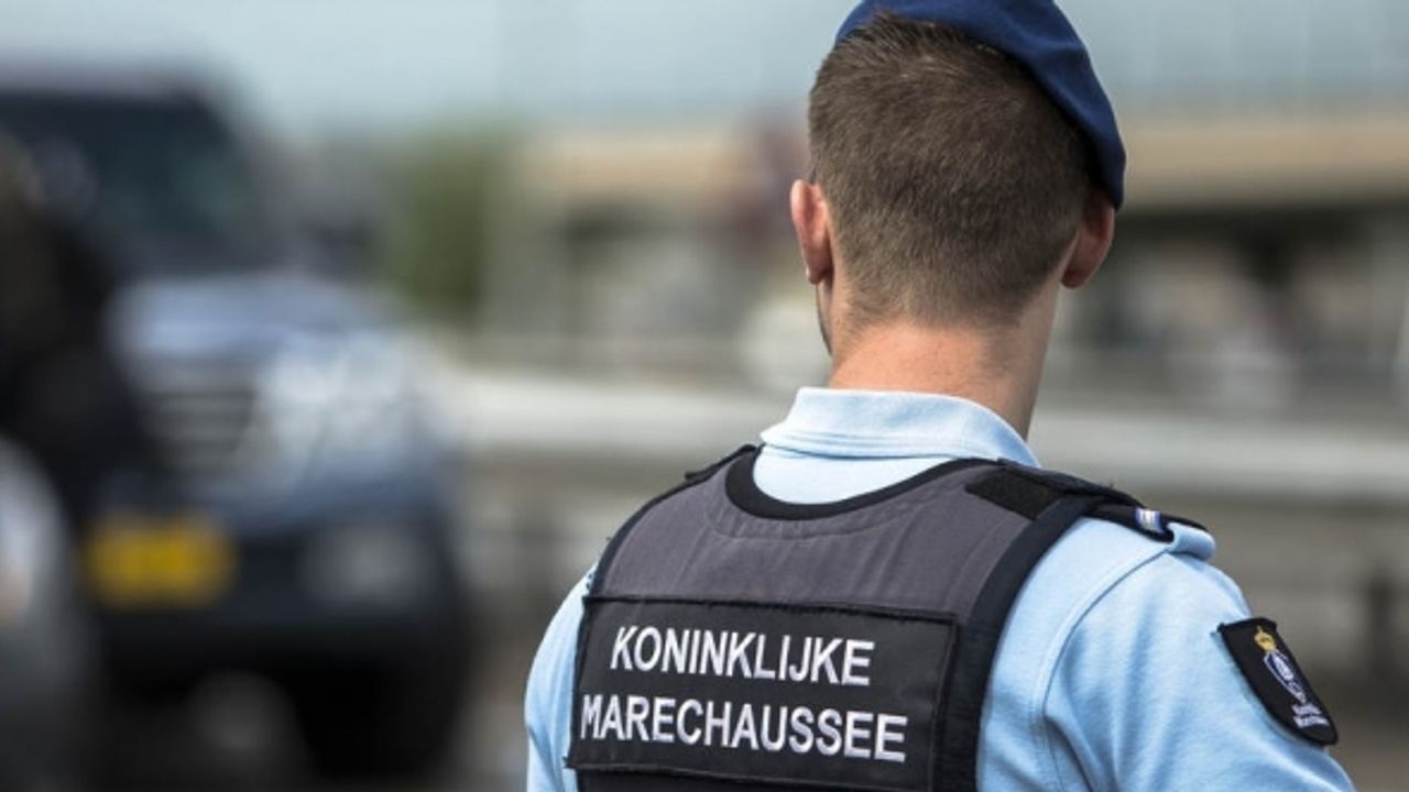 Hollanda Kraliyet Askeri Polisi bundan böyle etnik temelli sınır kontrolü yapılmayacağını açıkladı