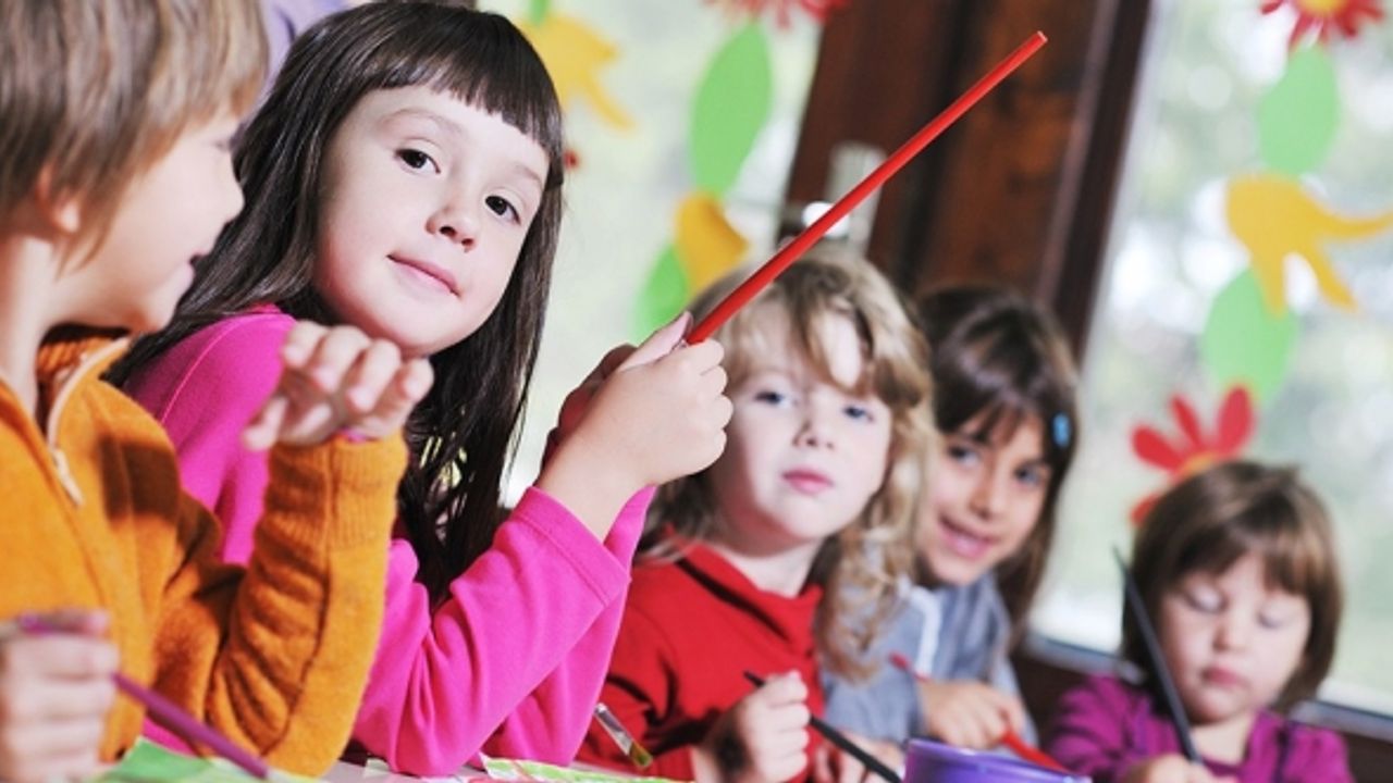 Hollanda Salgın Yönetim Ekibi: İlkokul 1. gruptaki çocuklara da düzenli olarak test yapılsın