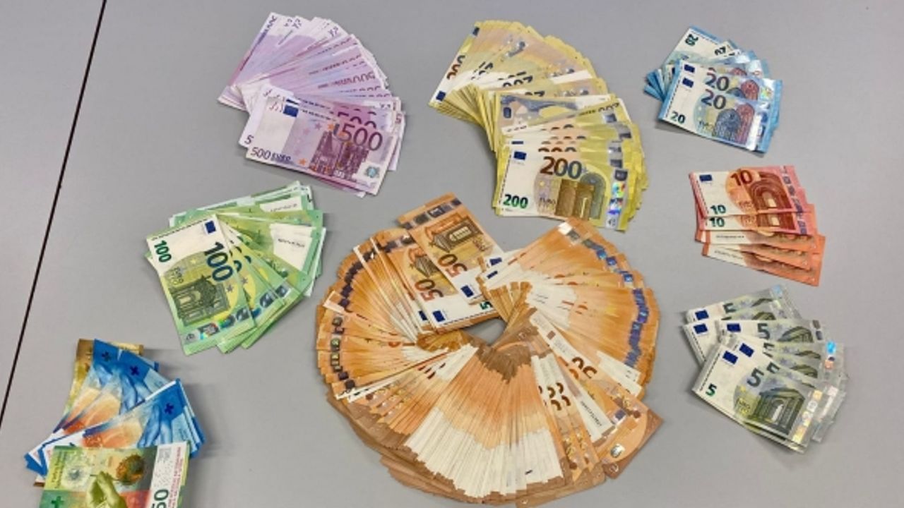 Hollanda Sınır Polisi Schiphol’de bir yolcuyu 102 bin euro nakit parayla yakaladı