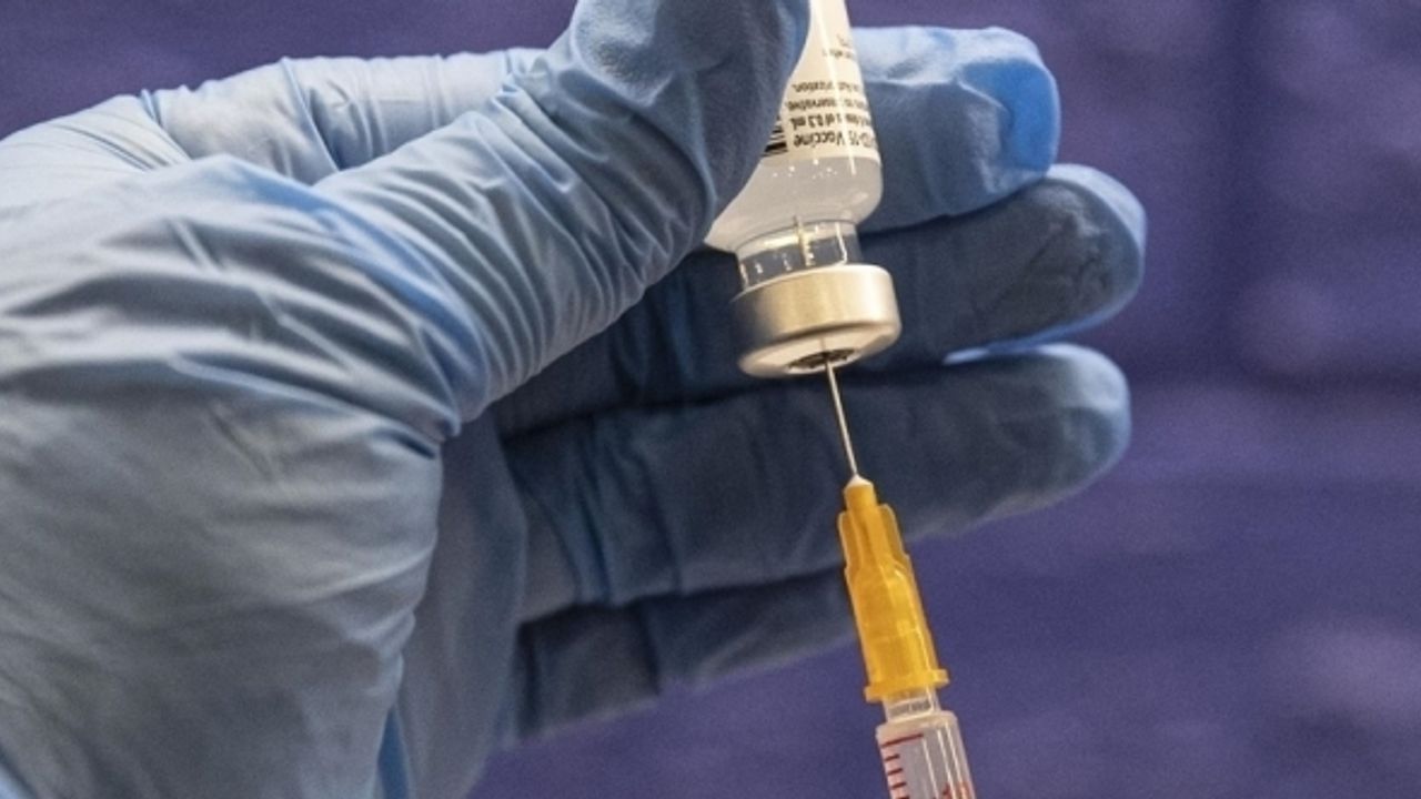 Hollanda’da yapılan bir ankete göre her 10 kişiden sadece 1’i üçüncü aşıyı istemiyor