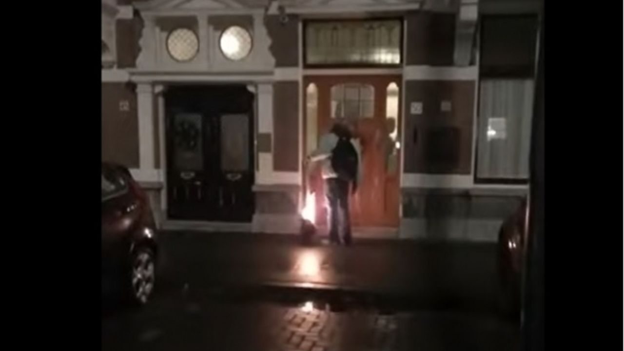 Hollanda’da politikacının evini meşale ile basan saldırgana 6 ay, videoya çekene ise 4 ay hapis cezası verildi
