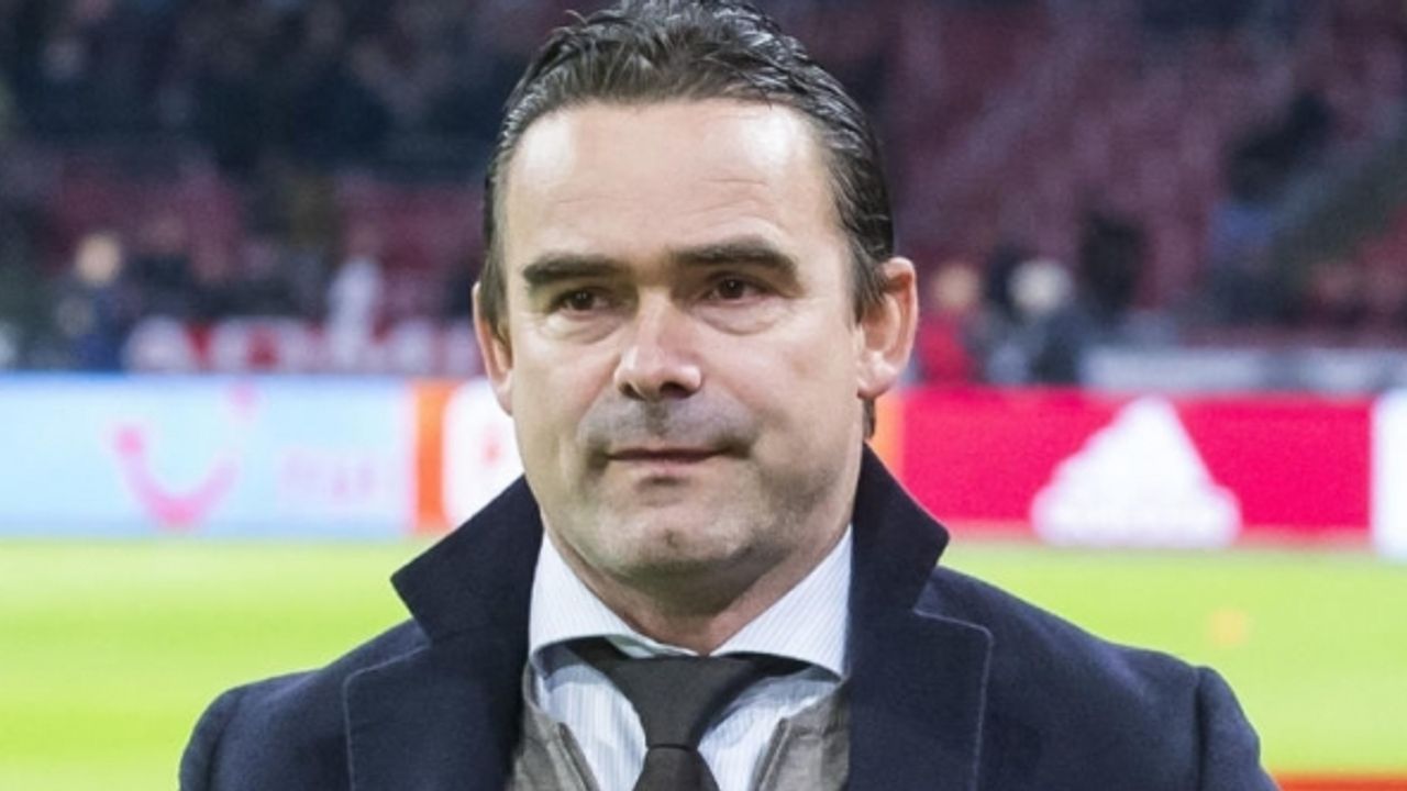 Hollanda’nın ünlü takımı Ajax 'uygunsuz mesajlar' nedeniyle direktörünü işten kovdu