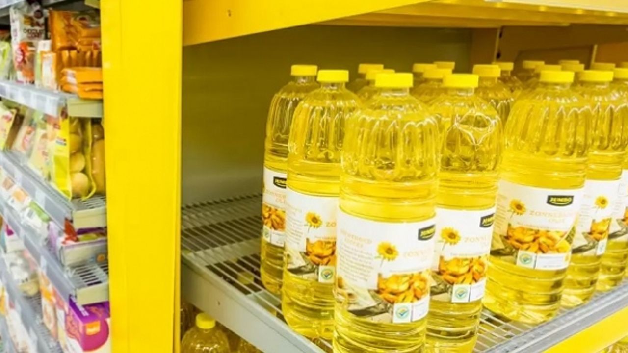 Hollanda'da bazı marketler müşteri başına 1 şişe ayçiçeği yağı kotası koydu