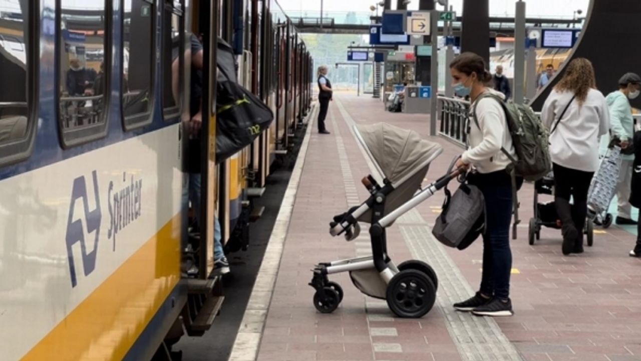 Salgın Yönetim Ekibine göre Hollanda’da toplu taşımada maske takmaya devam edilmeli