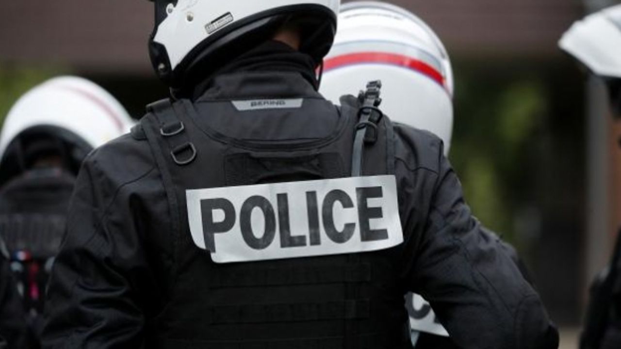 Fransa'da başörtülü kadınları sokakta darbeden polislere soruşturma açıldı