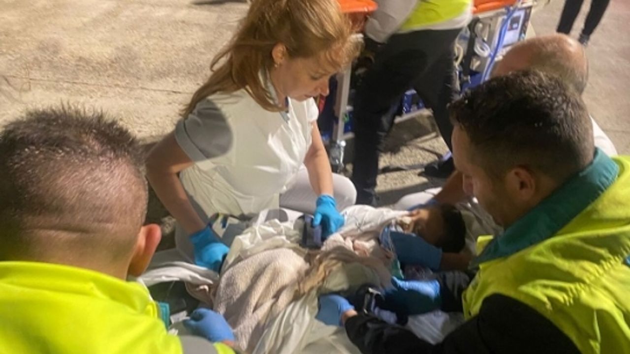 Hollanda’da doktorların ümit kestiği 8 yaşındaki Ömer, Türk hekimlerine teslim edildi