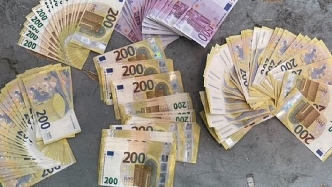 Sırbistan sınırında bir Türkün aracında on binlerce euro bulundu