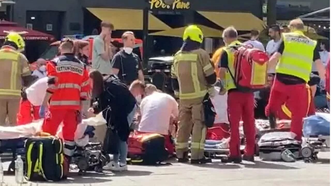 Son dakika: Almanya’da bir araç kalabalığın arasına daldı! Bir ölü ve onlarca yaralı var (VIDEO)