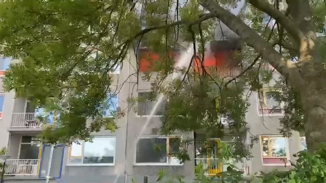 Maasluis’de acı olay: Aşağı atlamaktan korkan kadın yanarak can verdi!