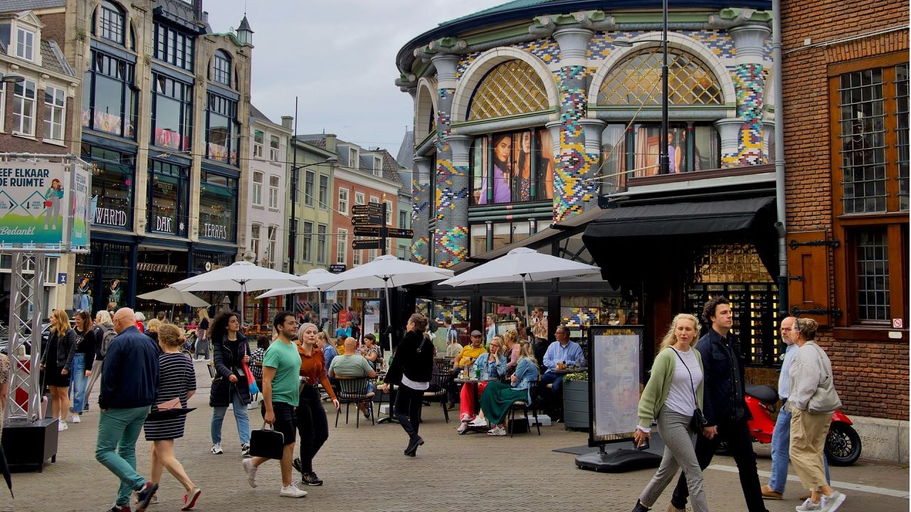 Den Haag’da sosyal konut bekleme süresini azaltmak için bekarlar arasında 'çöpçatanlı çözüm'