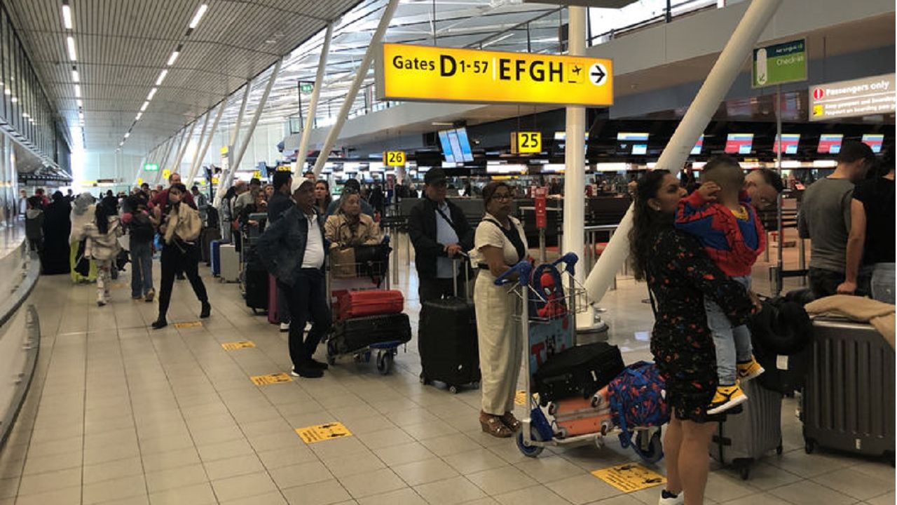 Hollanda’da uçağını kaçıranların masraflarını Schiphol havalimanı karşılayacak