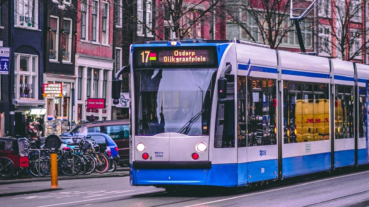 Hollanda’da GVB'den Amsterdamlılar için 1 euroluk toplu taşıma kartı imkanı