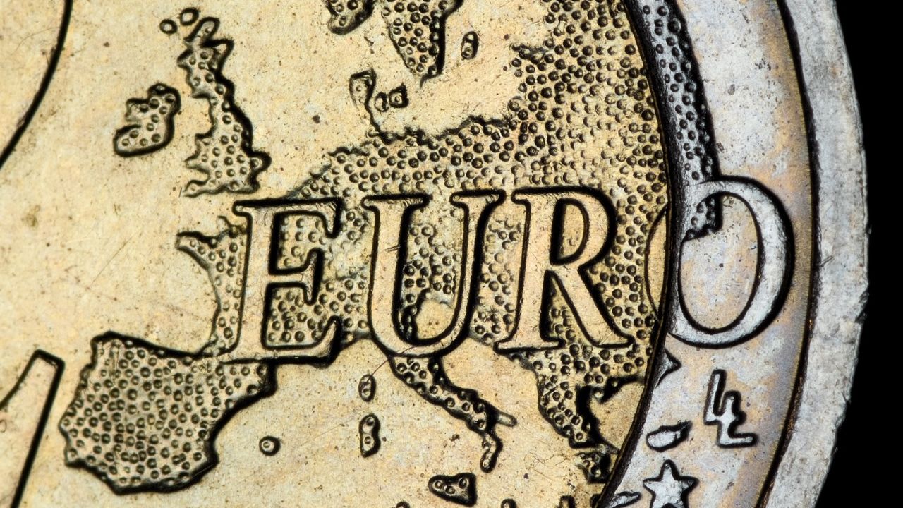 Avrupa’da bir ülke daha 2023’de euro para birimine geçiyor