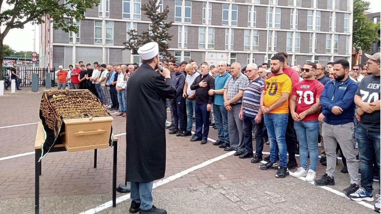 Hollanda’da vefat eden Türk gencinin cenazesi dualarla uğurlandı